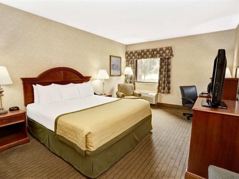Baymont By Wyndham Indianapolis West Hotel Exterior photo