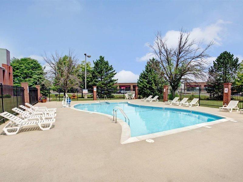 Baymont By Wyndham Indianapolis West Hotel Exterior photo