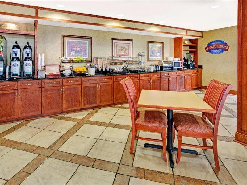 Baymont By Wyndham Indianapolis West Hotel Exterior photo