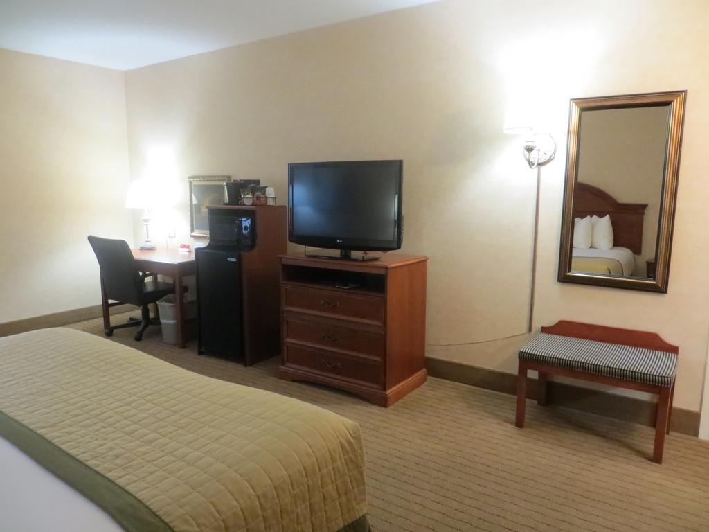 Baymont By Wyndham Indianapolis West Hotel Exterior photo