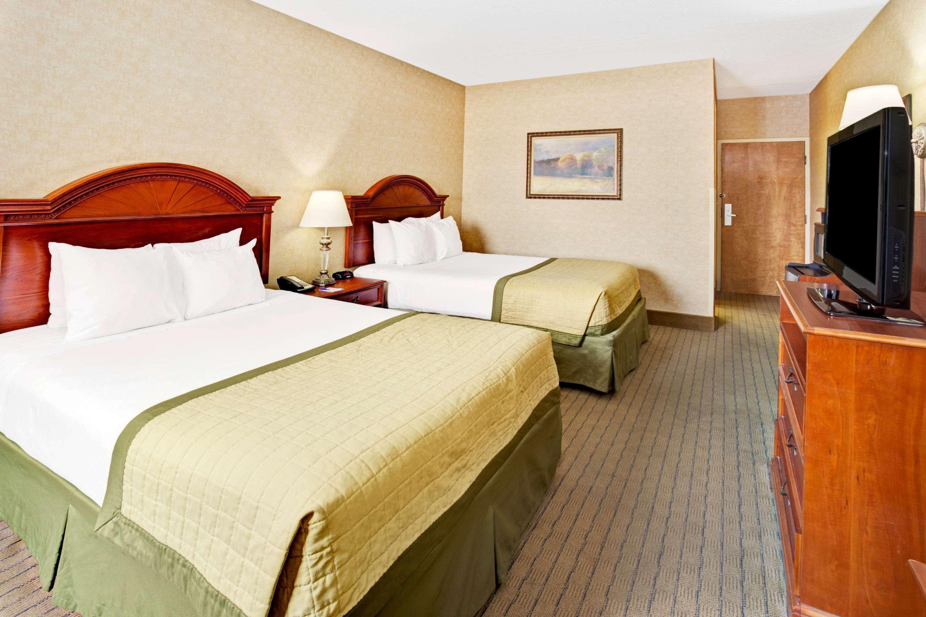 Baymont By Wyndham Indianapolis West Hotel Exterior photo