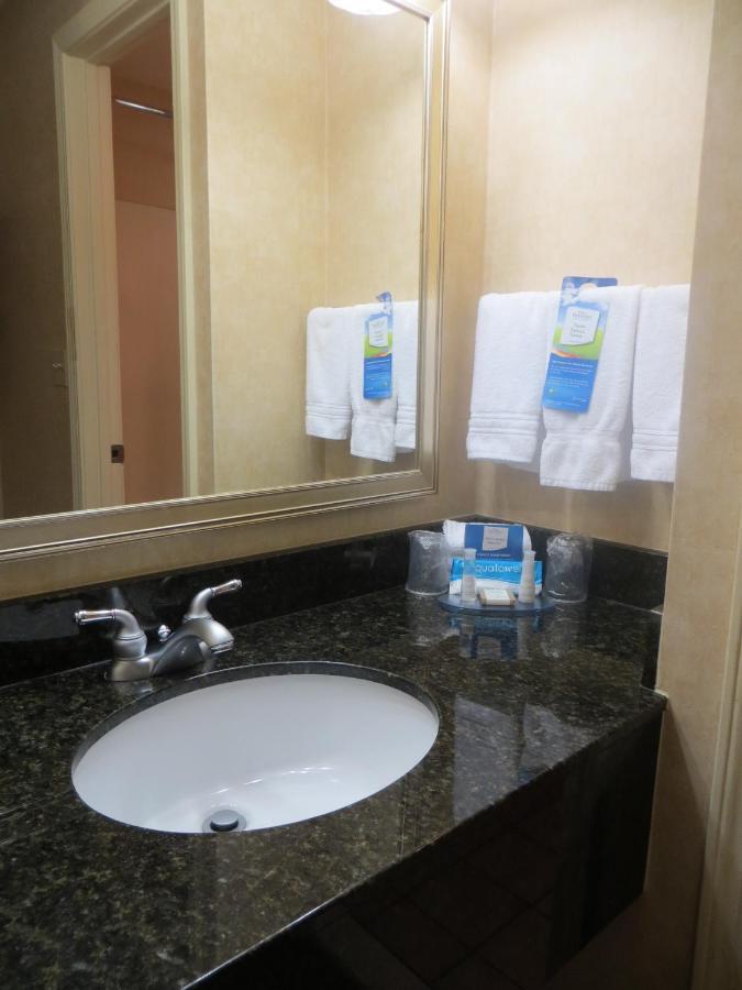 Baymont By Wyndham Indianapolis West Hotel Room photo